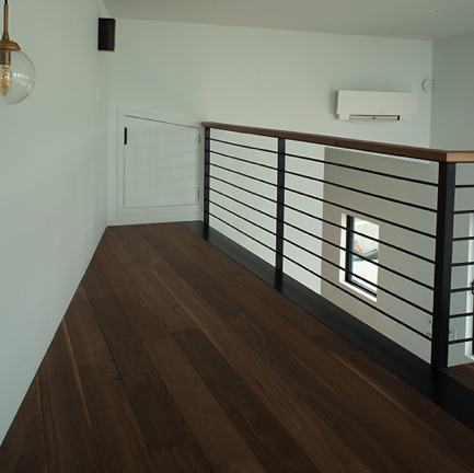Walnut floor, angle. Walnut floor, angle.